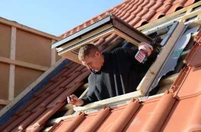 Pose de fenêtres de toit Velux dans l'Aveyron